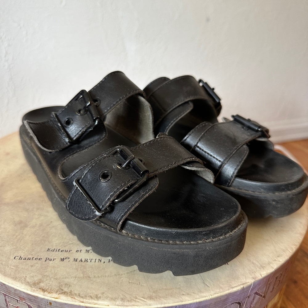Platform, black slides